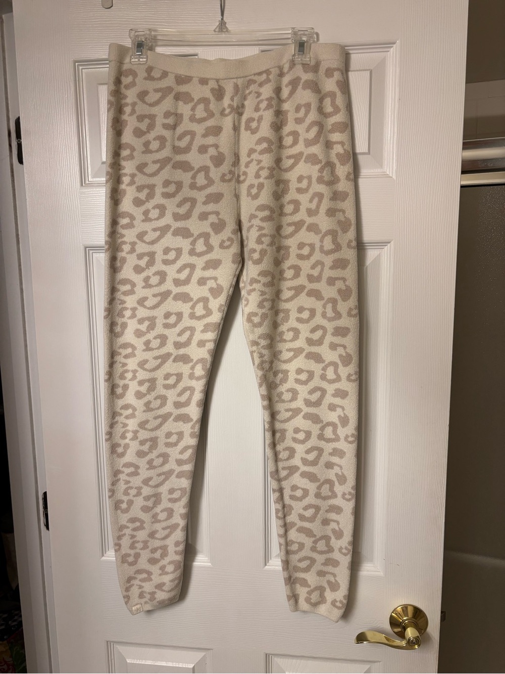 Great condition Barefoot Dreams Cream and Taupe Leopard Knit Joggers. Sz XL.